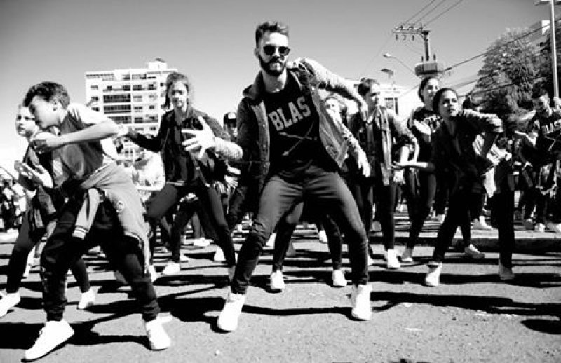 Flash Mob comemora o Dia Internacional da Dana em Chapec