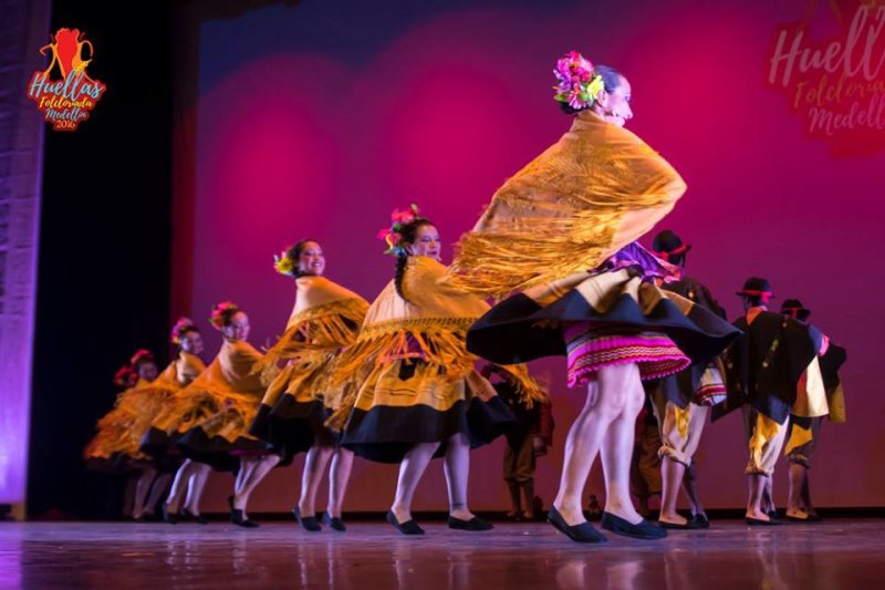 Grupos Colombianos abrem o Dança Chapecó