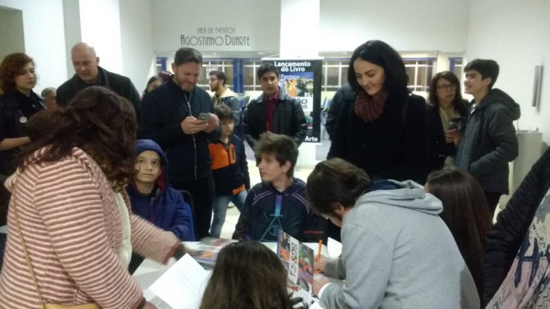 Livro traz o trabalho de artistas da Região Oeste