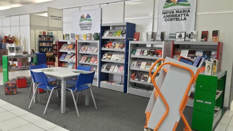 Biblioteca Pública participa da Feira do Livro em Chapecó