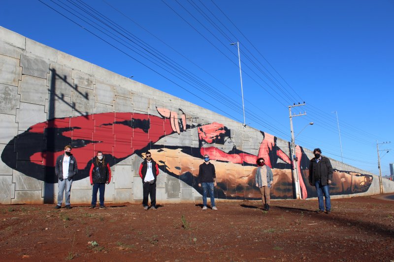  Elevado ganha vida com arte urbana de artistas