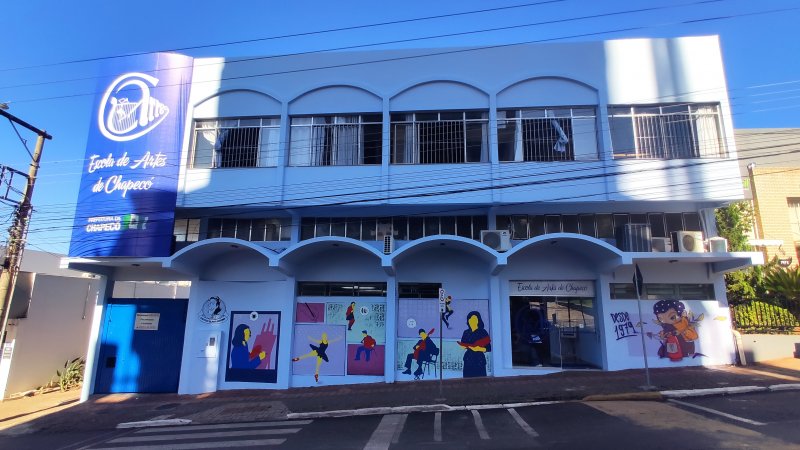 Escola de Artes de Chapecó retoma atividades com fachada renovada