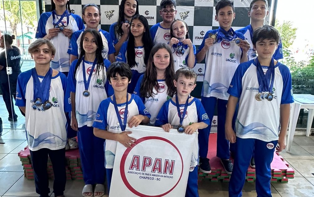 Natação de Chapecó conquista medalha em competição nacional - Chapecó -  Unochapecó