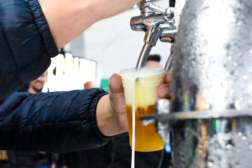 ESPAÇO BIERGARTEN TEM CERVEJAS ARTESANAIS, COMIDA E SHOWS
