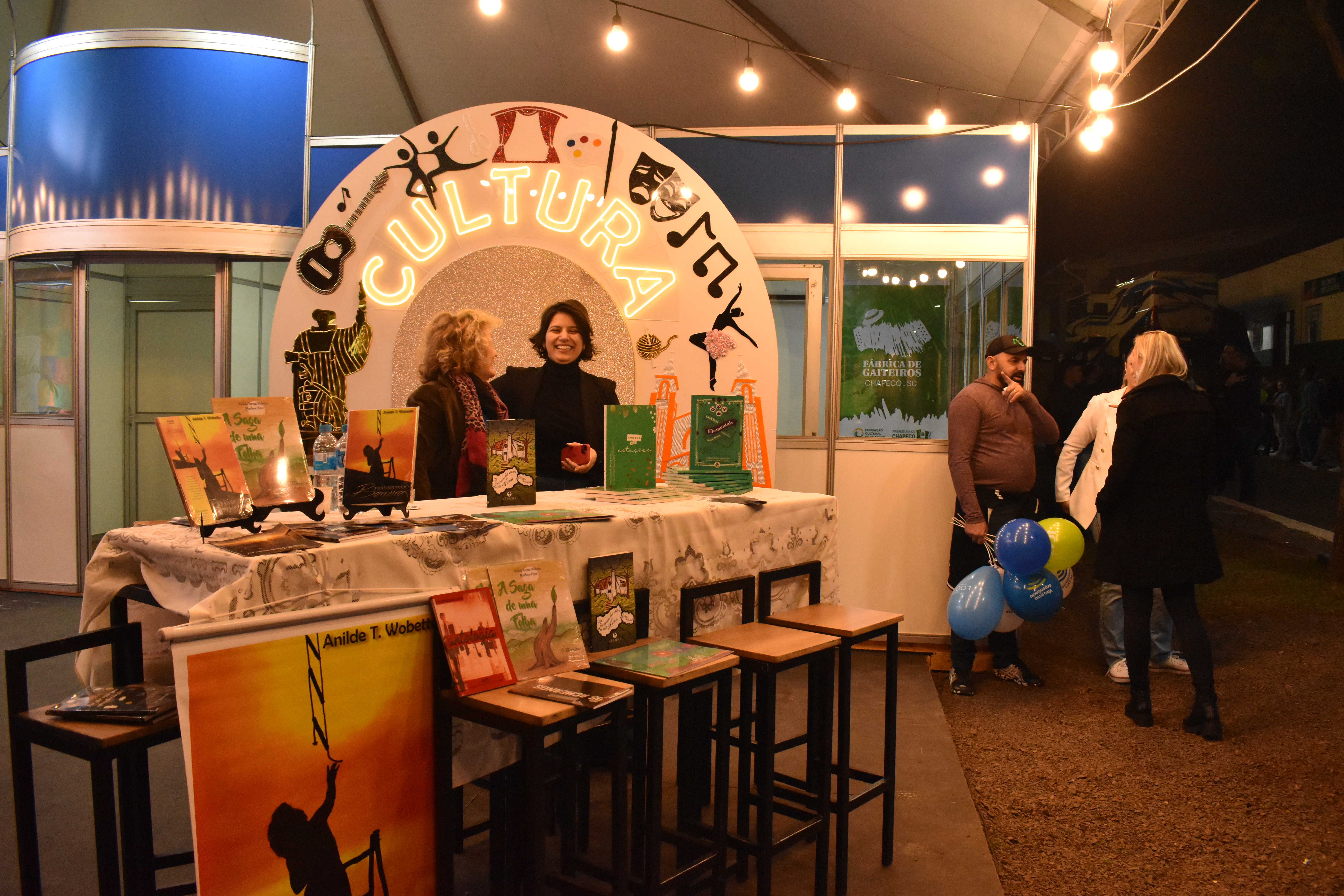 Evento com autores valoriza a literatura local na Efapi 2023