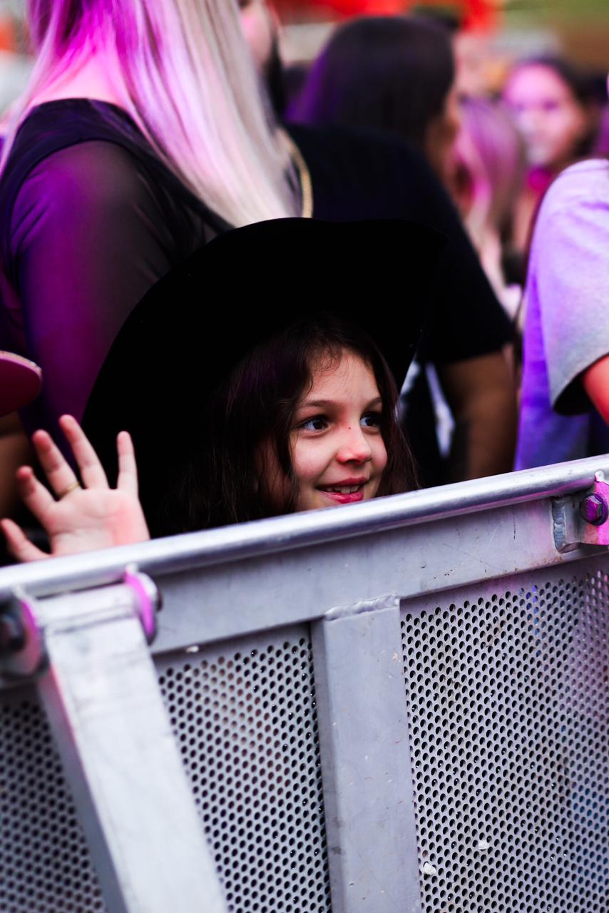 Look da Boiadeira: inspirados, os fãs da cantora sertaneja encheram as ruas da feira 